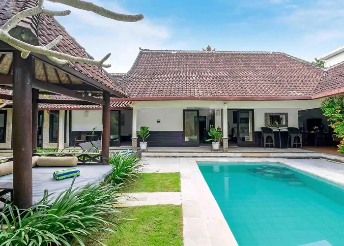 C 4 Bedroom Private Pool & Kitchen Legian *