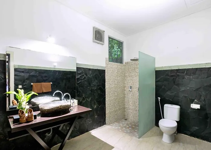 C 4 Bedroom Private Pool & Kitchen Legian