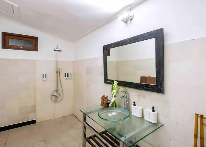 Villa C 4 Bedroom Private Pool & Kitchen Legian