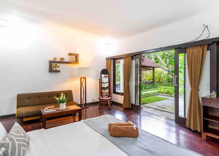 C 4 Bedroom Private Pool & Kitchen Legian