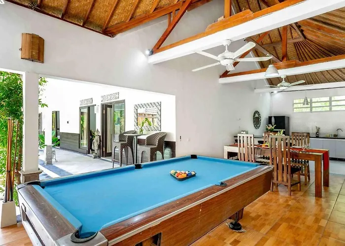 C 4 Bedroom Private Pool & Kitchen Legian *