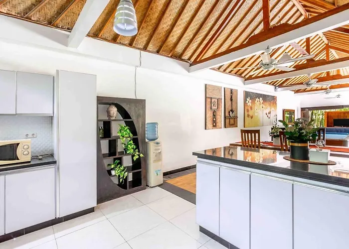 Villa C 4 Bedroom Private Pool & Kitchen Legian *