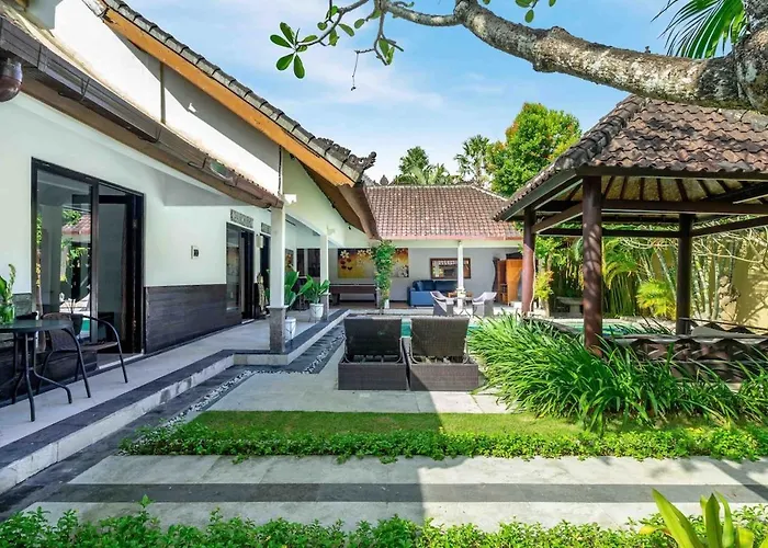 Villa C 4 Bedroom Private Pool & Kitchen Legian *