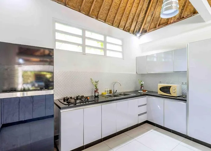 C 4 Bedroom Private Pool & Kitchen Legian