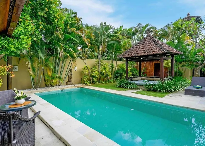 Villa C 4 Bedroom Private Pool & Kitchen Legian