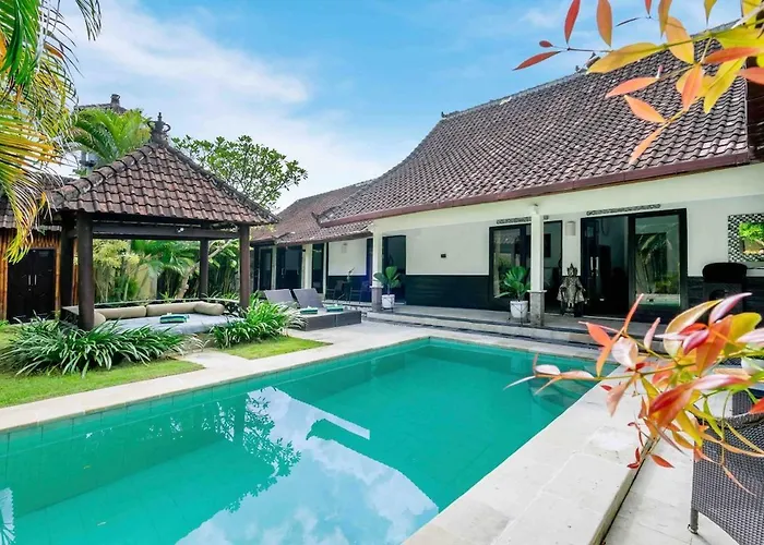 Villa C 4 Bedroom Private Pool & Kitchen Legian *