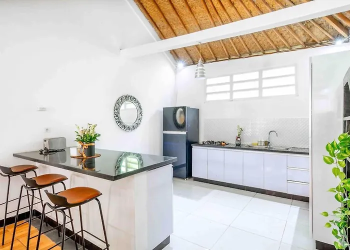 C 4 Bedroom Private Pool & Kitchen Legian Villa Seminyak (Bali)