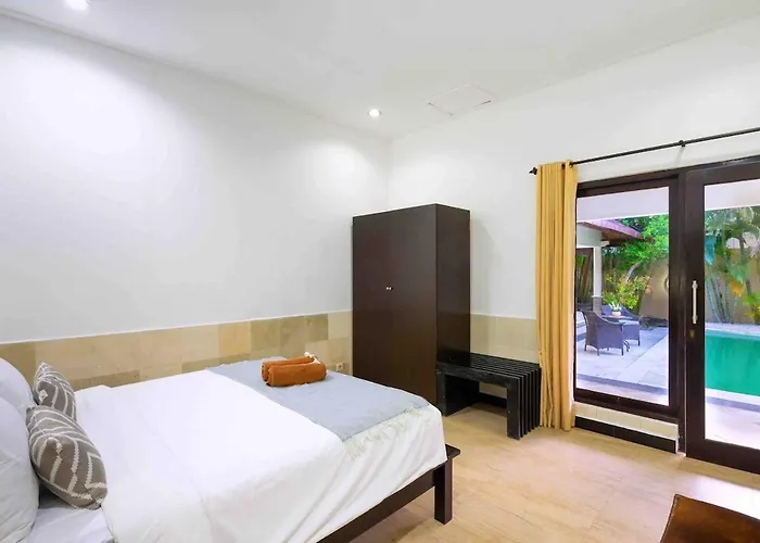 C 4 Bedroom Private Pool & Kitchen Legian *